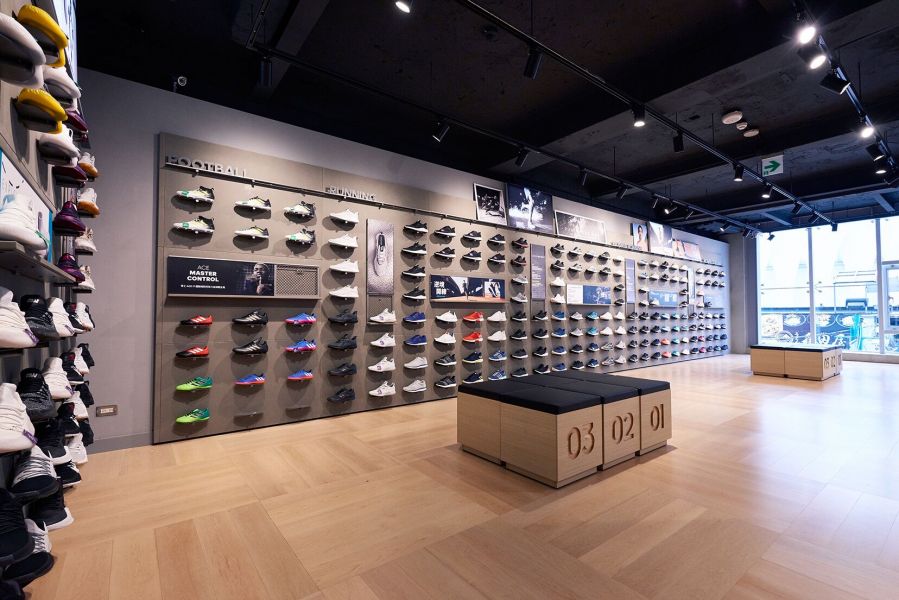 全新開幕adidas西門漢中門市，擁有全台adidas最大運動鞋牆，最新商品同時完整呈現。.jpg